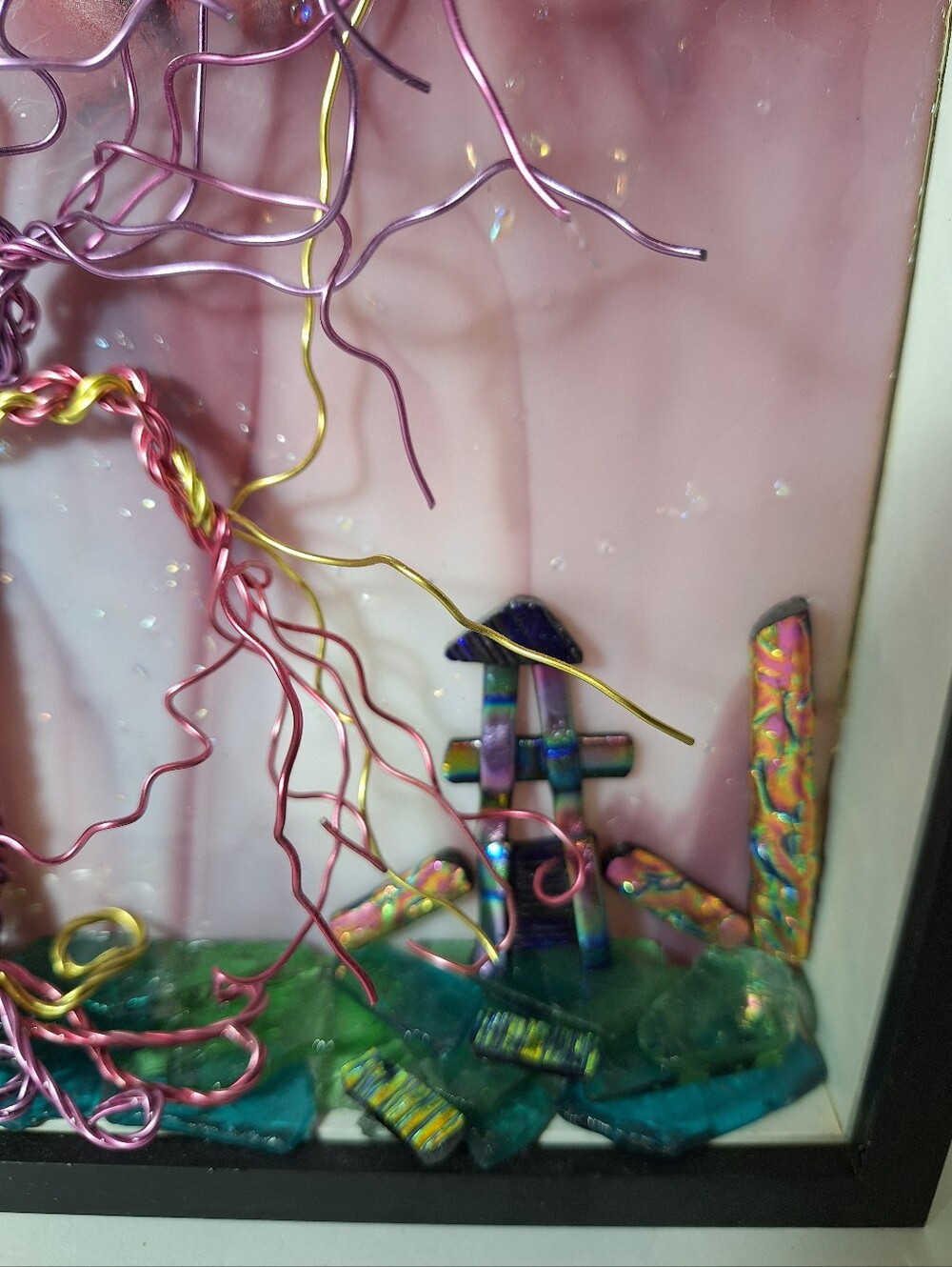 Hand crafted wire tree on fused glass, pink purple & gold in shadow box. - Picture 5 of 10